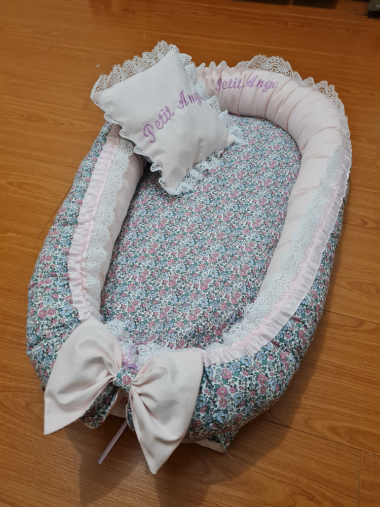 Réducteur de lit / cocon pour bébé