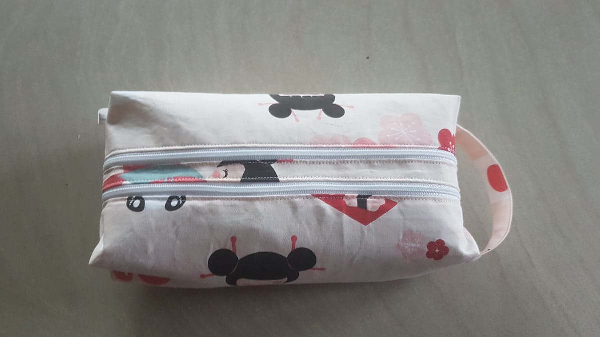 Trousse de maquillage à deux zips